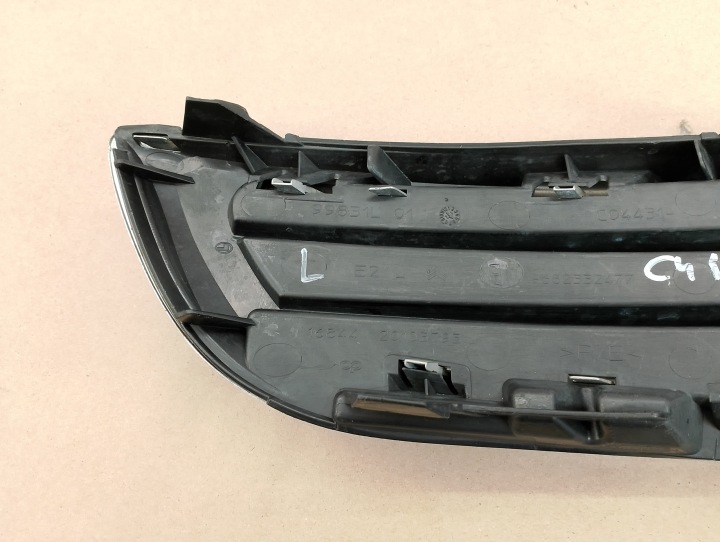 GRILLE BOUCHON PARE-CHOCS GAUCHE CITROEN C3 PICASSO 08-12 CHROME
