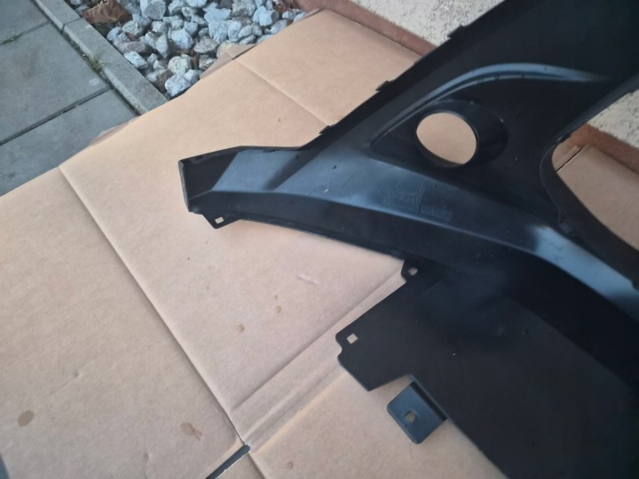 PARE-CHOCS AVANT DOUBLURE TOYOTA AYGO X ORIGINAL EN BON ÉTAT ÉTAT