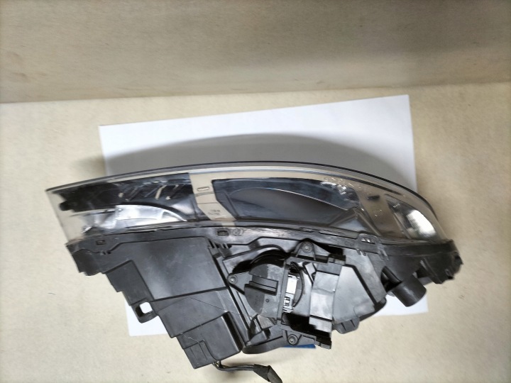 VOLVO S60 BI-XENON PROJECTEUR GAUCHE 31420261 (SZCZECIN-GORZOW- POZNAŃ 4660