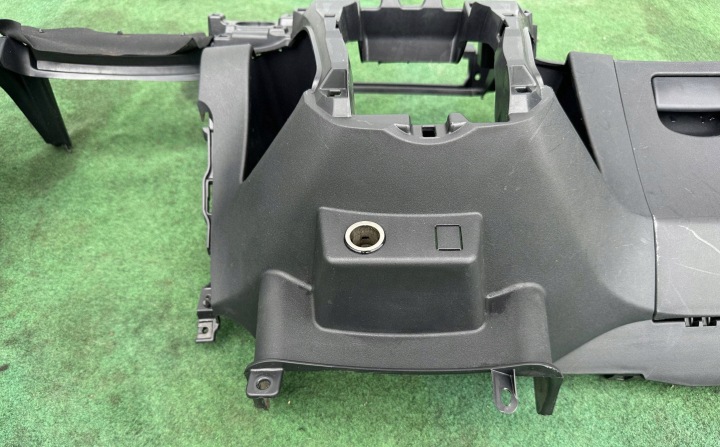 INFÉRIEURE PIÈCE CONSOLES TOYOTA YARIS II 2 (05-11R) 1.0 51KW 55451-0D030