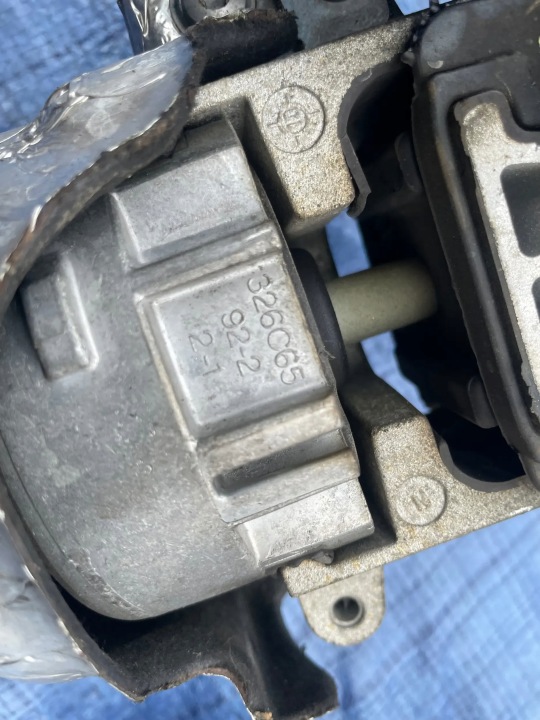 POIGNÉE COUSSIN MOTEUR CITROEN C5 III X7 HDI 326C65