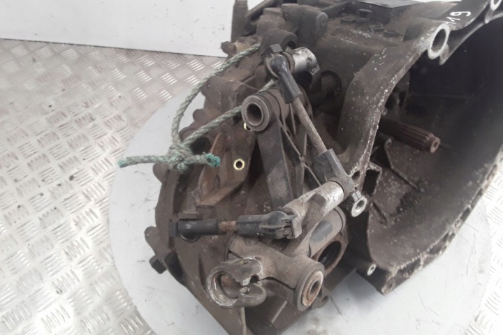 BOÎTE DE VITESSES SAAB 9-5 ESTATE (YS3E) S8611U64882 2.3L GASOLINE 136KW 2001
