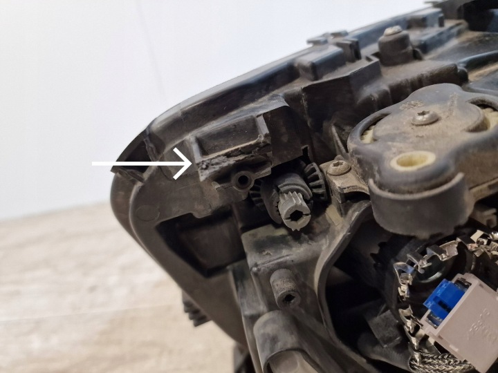 VW AMAROK LIFT PHARE GAUCHE AVANT AVANT XÉNON 2H3941031