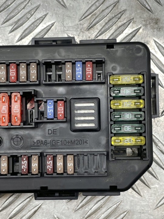 BMW F20 F30 BOÎTE FUSIBLES 9337879
