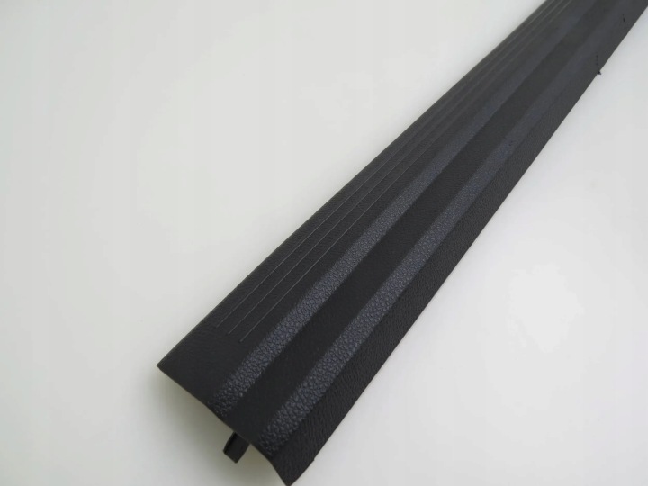 MOULURE REVÊTEMENT PROTECTION SEUIL GAUCHE AVANT AVANT MERCEDES CLS W218
