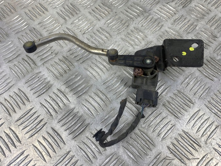JEEP GRAND CHEROKEE CAPTEUR SUSPENSIONS PNEUMATIQUE AVANT 68164093AB