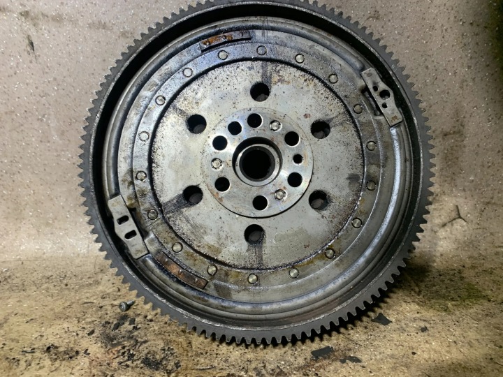 BMW 1 E87 2.0 EMBRAYAGE DOUBLE MASSE 7567841