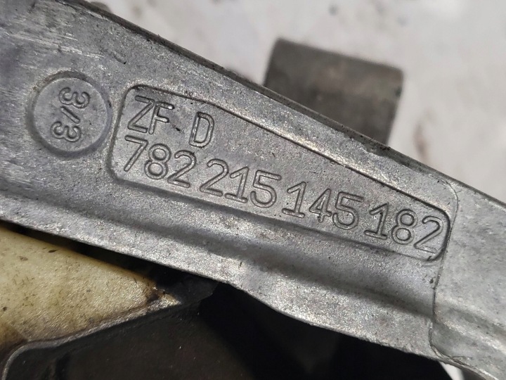 VOLKSWAGEN PASSAT B8 782215145182 PODUSZKA/WSPORNIK/MOCOWANIE MOTEUR