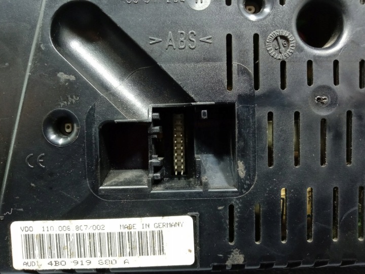 AUDI A6 C5 2.4 V6 97-99 COMPTEUR TABLEAU DE BORD FIS EUROPE 4B0919880A