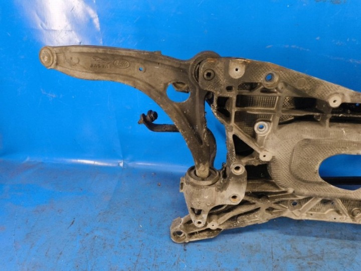 POUTRE AVANT SUSPENSIONS LR157865 LAND ROVER EVOQUE 19-
