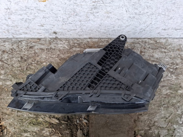 SKODA SUPERB 3 III LIFT 3V1941016D PHARE DROITE COMPLET LED