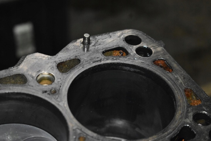 BLOC BAS MOTEUR ARBRE 04610302 VOLVO S70 V70 1 I 2.5 TDI 140 KM 97-00