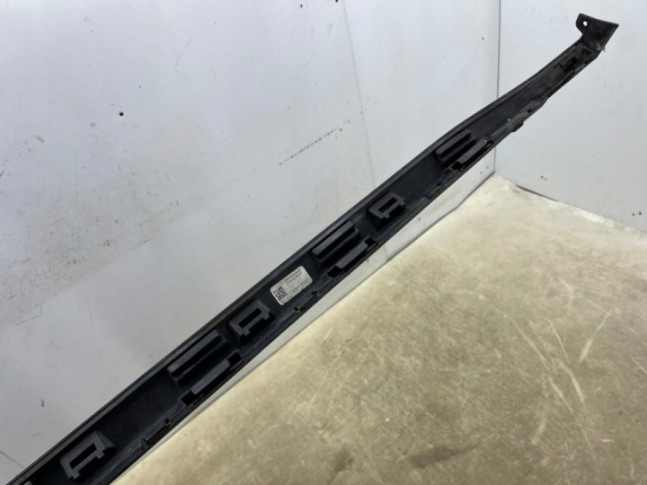 REVÊTEMENT SEUIL VW GOLF 8 VIII R-LINE 19R.- GAUCHE MOULURE SEUIL EXTÉRIEUR