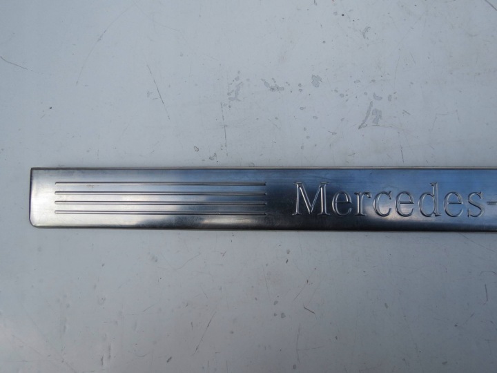 MOULURE SEUIL GAUCHE DROIT AVANT MERCEDES CLS W218 4.7 V8 A2126860936