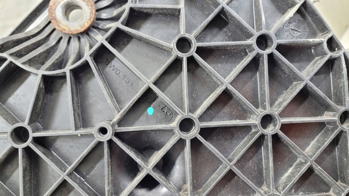 AUDI A4 B9 8W0 15- RÉSERVOIR ADBLUE POMPE