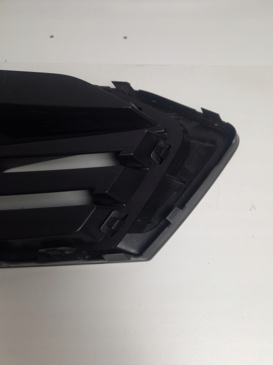 AUDI Q3 II 18-22R. GRILLE DROITE PARE-CHOCS AVANT AVANT 831807682B