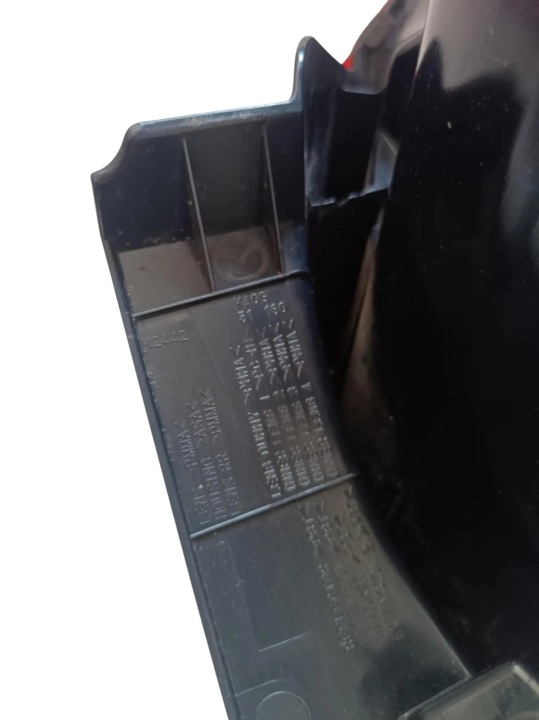 CX-5 I LIFT PHARE GAUCHE ARRIÈRE ENDOMMAGÉE KA0G51160