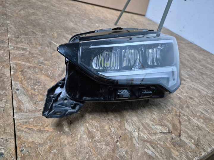 OPEL CORSA F PHARE AVANT AVANT GAUCHE