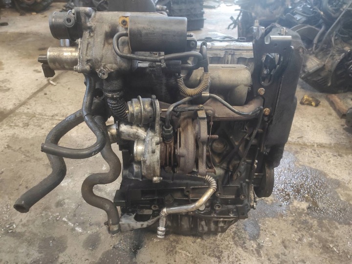 MOTEUR DIESEL INJECTEURS POMPE TURBO VOLVO V40 S40 I 1.9 DI F9Q D4192T4