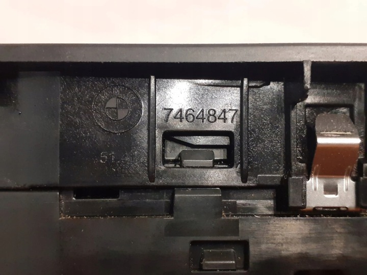 BOUTON COMMANDE VITRE GAUCHES AVANT PORTES BMW F40 7904 2021