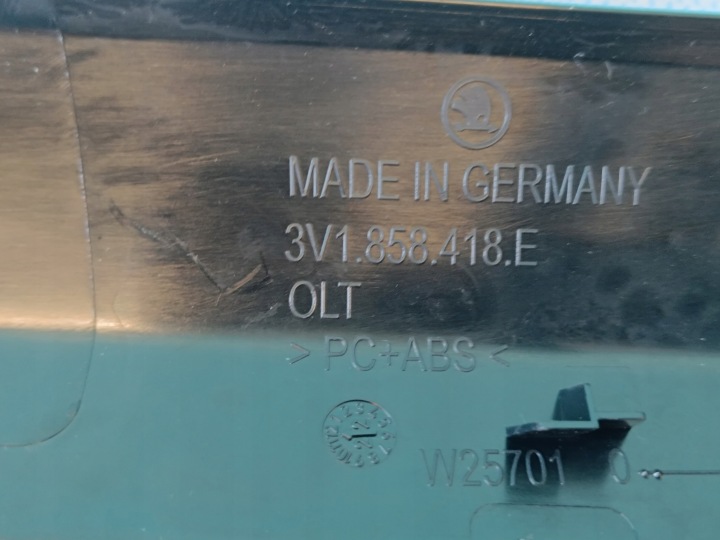 SKODA SUPERB 3 UNIVERSEL 2.0 TDI 147KW 2023R DÉCOR CONSOLES 3V1858418E 3V1858415