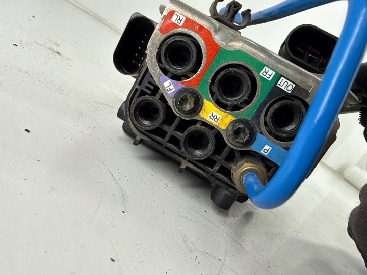 COMPRESSEUR SUSPENSIONS PNEUMATIQUE ARRIÈRE PORSCHE CAYENNE 92A 7P0616006F