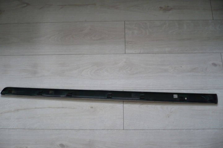 PEUGEOT 407 MOULURE PORTES GAUCHE AVANT