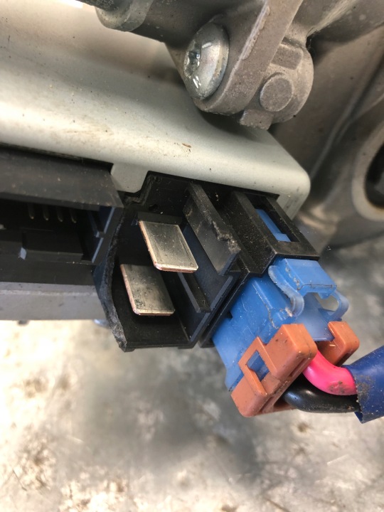 SUPPORT ÉLECTRIQUE NISSAN NOTE E11 28500-9U02A