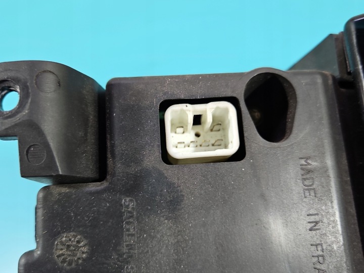 COMPTEUR TOYOTA YARIS I 21655865-3 1.3 VVTI EUROPE