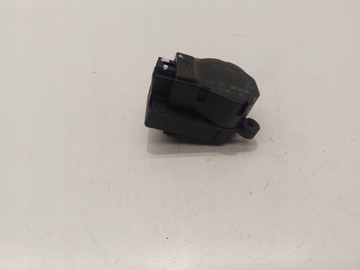 PEUGEOT 407 2007 GAUCHE CÔTÉ PETIT MOTEUR RÉCHAUFFEURS
