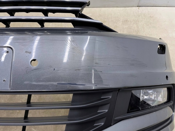VW TOURAN 5TA PARE-CHOCS AVANT