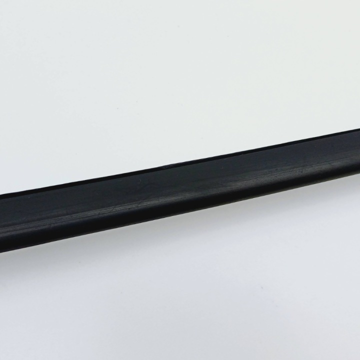 MOULURE PARE-BRISE DROIT AVANT AUDI A8 D3 NR144