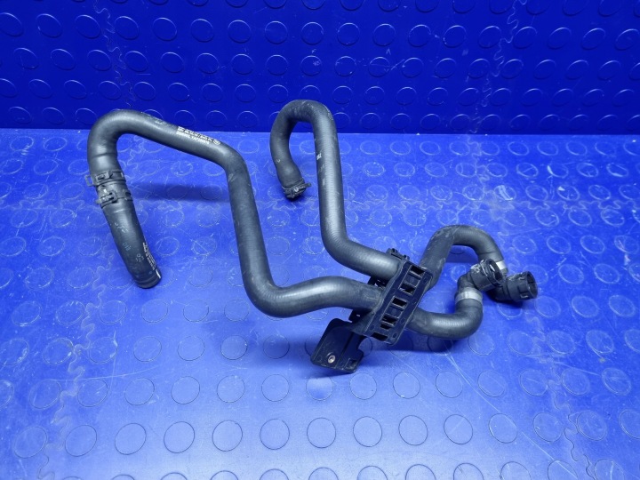 MERCEDES ESSENCE CLA W117 M270 TUYAU DE DÉRIVATION CONDUITES DE DÉRIVATION EAU ORIGINAL A2468303096