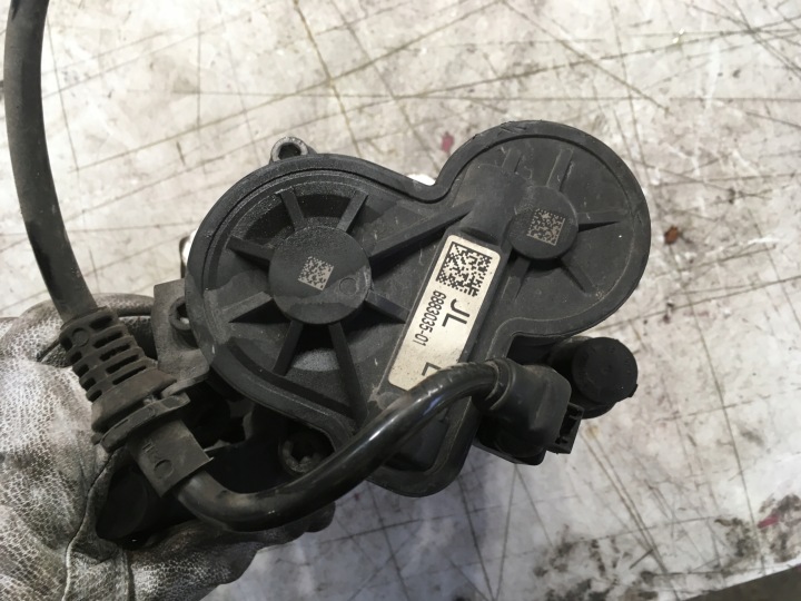 ÉTRIER DE FREIN DE FREIN ARRIÈRE BMW X1 F48 6883036 6883035