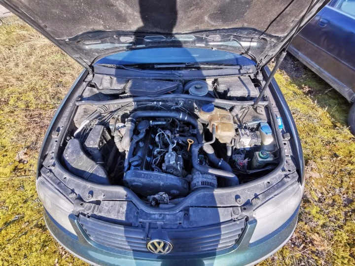 VOLKSWAGEN PASSAT CHARNIÈRE ARRIÈRE PORTES ARRIÈRE 1997 1.9L