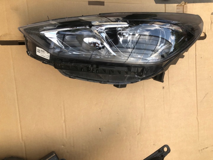HYUNDAI I30 III 3 LIFT PHARE AVANT GAUCHE