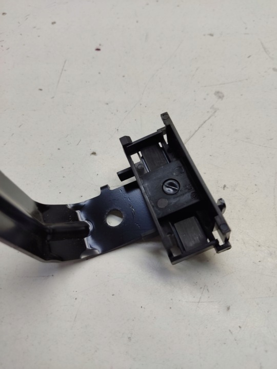 BMW 3 G20 G21 2022 FIXATION BATTERIE 6832839