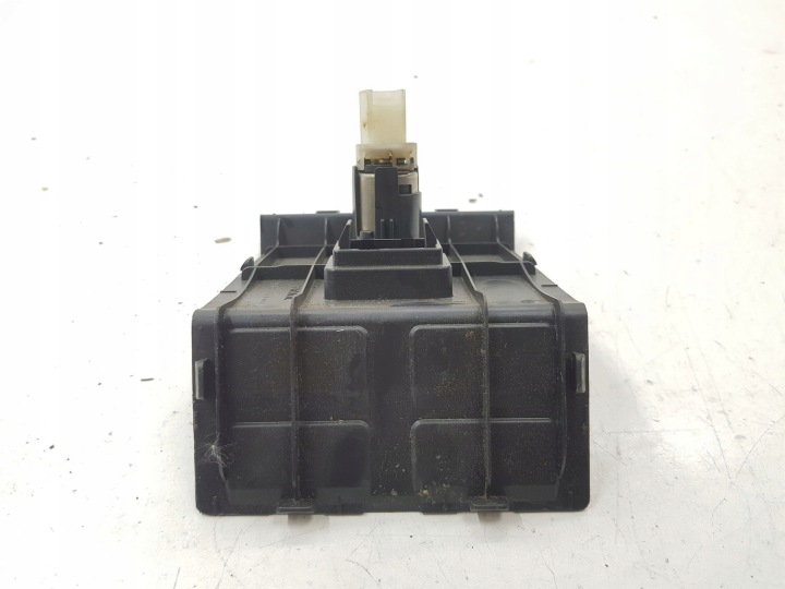 TOYOTA RAV 4 (XA30) 2008 PRISE 12V AVANT 5891542010