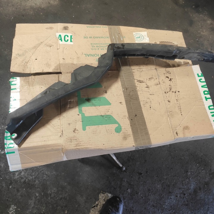 GLISSIÈRE PARE-CHOCS GAUCHE AVANT SKODA OCTAVIA 2 II 1Z0807183B