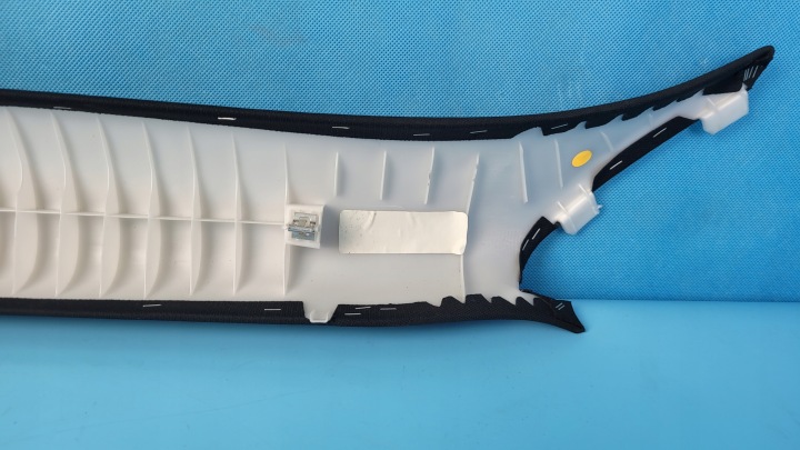 DODGE CHALLENGER PROTECTION MONTANTS A DROITE S1ZA04TRMAE