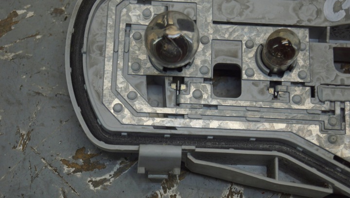 VW POLO IV 9N3 DOUILLE D'AMPOULE GAUCHE ARRIÈRE (C1914)