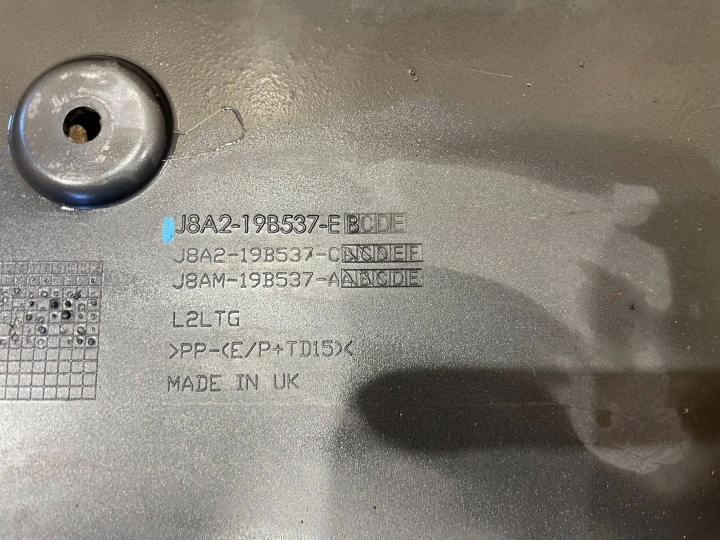 RANGE ROVER VELAR 17- L560 MOULURE INFÉRIEURE PORTES DROIT AVANT AVANT
