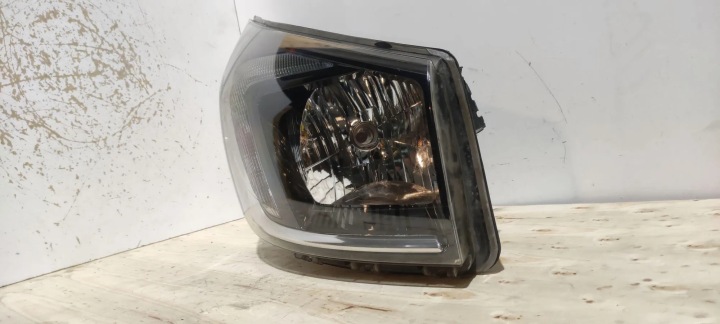 PHARE DROITE AVANT OPEL VIVARO C 260107798R 0.0L DIESEL 2015