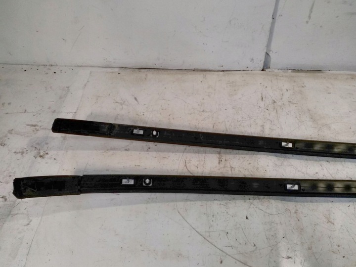 VOLVO XC60 2010 ENSEMBLE BARRES DE TOIT TOITS