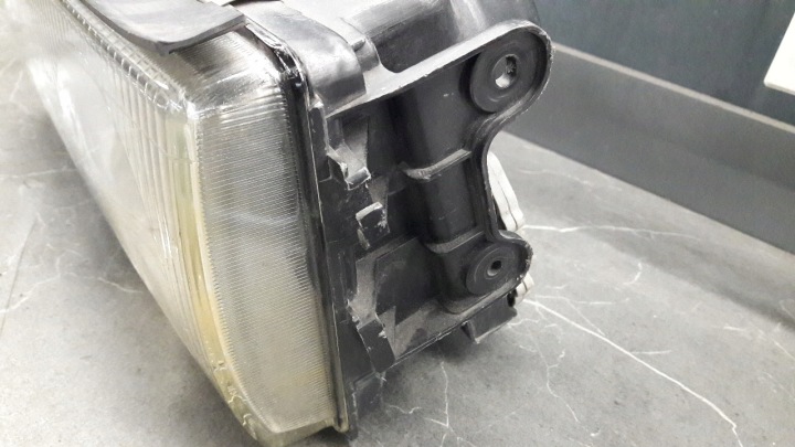 100-37619 PROJECTEUR GAUCHE MITSUBISHI DELICA L300 KOITO