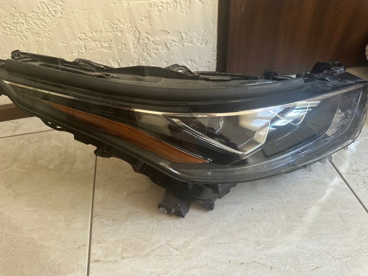 TOYOTA HIGHLANDER IV PHARE COMPLET LED DROITE GAUCHE BON ÉTAT