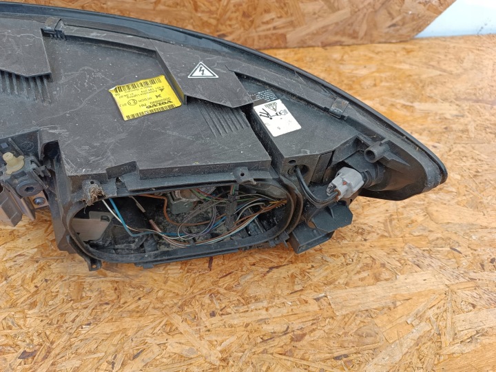 PHARE DROIT AVANT EUROPE XÉNON 30698890 VOLVO S40 II V50