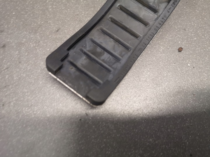 REVÊTEMENT PÉDALES GAZ AUDI TT 8N EUROPE 8N1721647B