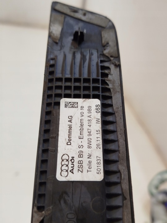 MOULURE SEUIL DROIT AVANT AUDI A4 B9 8W0947418A S-LINE LED EN TRÈS BON ÉTAT
