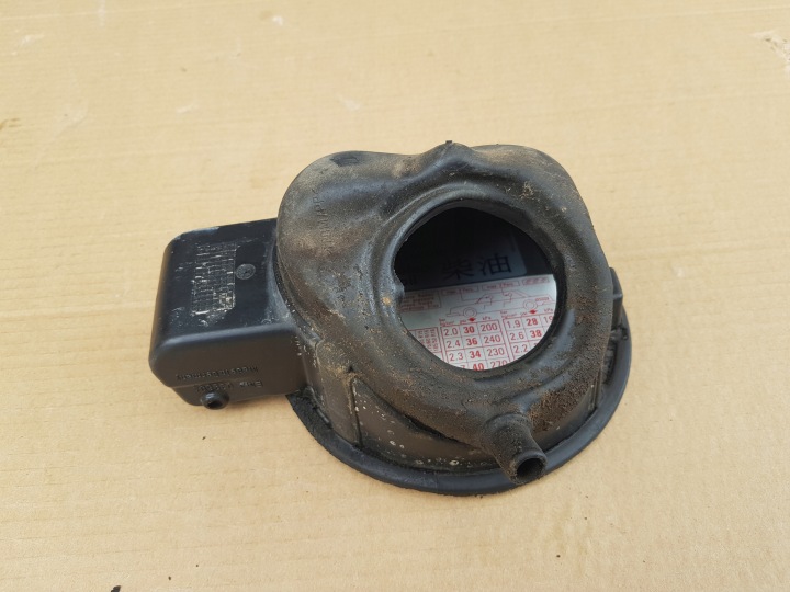 CLAPET GOULOTTE DE REMPLISSAGE CARBURANTS AUDI A2 99-05 LY7W TRÈS EN BON ÉTAT